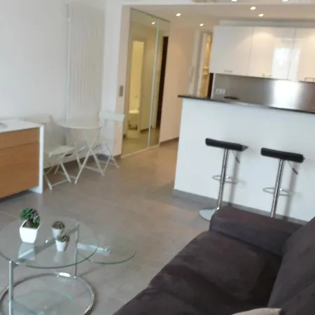 Palais Miramar 65 Bd De La Croisette Apartment *