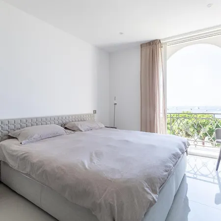 Palais Miramar 65 Bd De La Croisette *