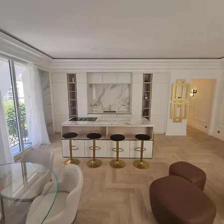 Croisette Palais Miramar Front De *